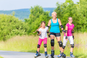 Foto:  Mit Rollschuhen und Inline Skates im Straßenverkehr