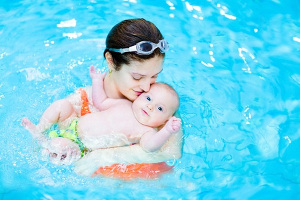 Foto:  Ratgeber Babyschwimmen