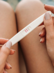 Vorschaubild für Der Schwangerschaftstest: Wissenswerte und spannende Fakten rund um das magische Stäbchen