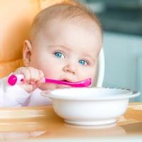 Illustration Kinder an Besteck gewöhnen